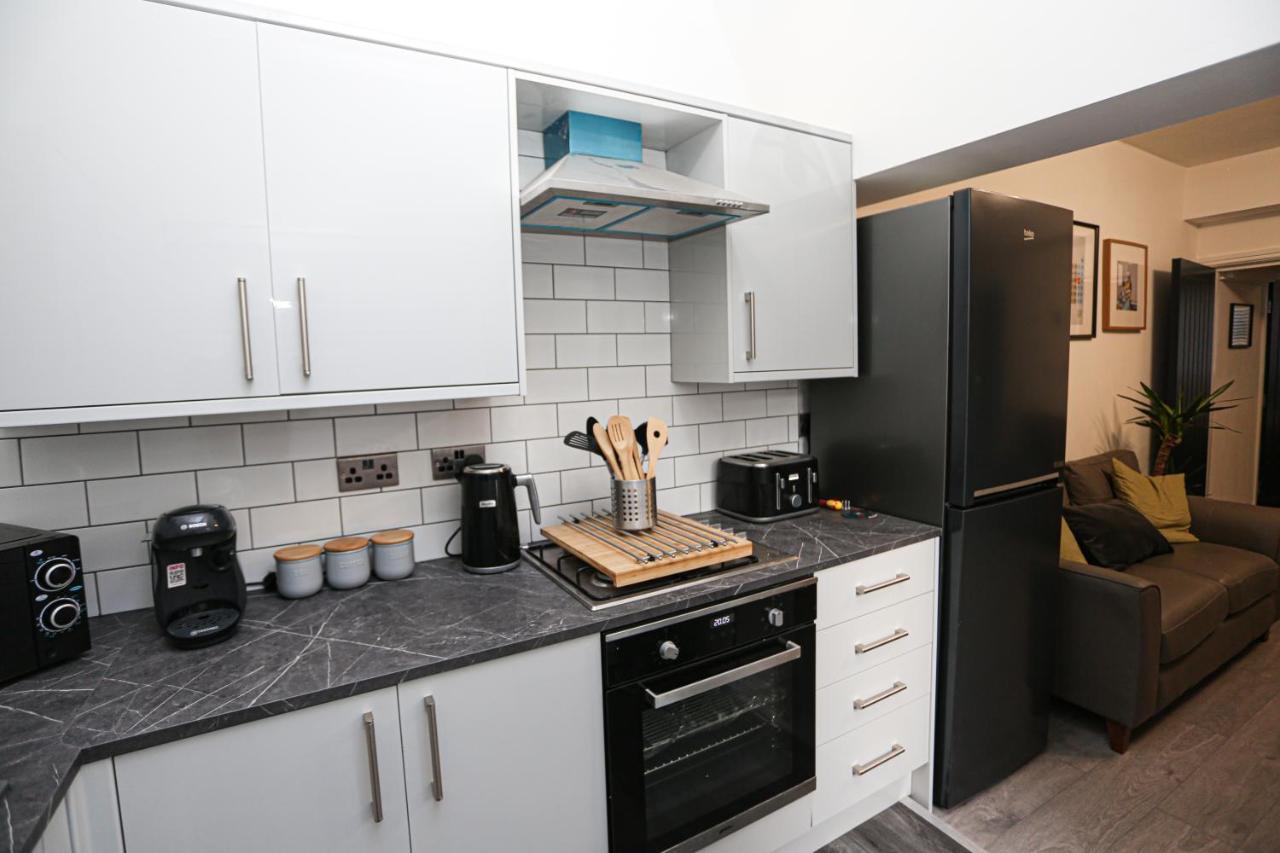 Cheerful 4-Bedroom Home In Sheffield Walkly Exteriör bild
