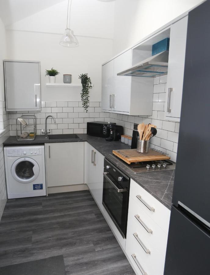 Cheerful 4-Bedroom Home In Sheffield Walkly Exteriör bild