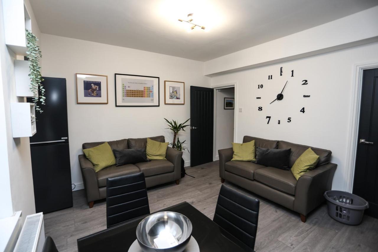 Cheerful 4-Bedroom Home In Sheffield Walkly Exteriör bild