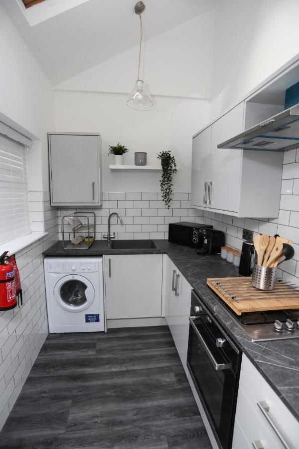 Cheerful 4-Bedroom Home In Sheffield Walkly Exteriör bild