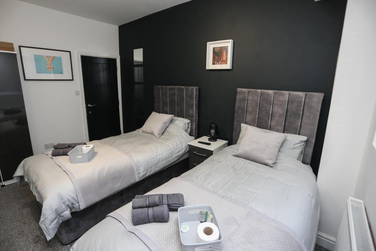 Cheerful 4-Bedroom Home In Sheffield Walkly Exteriör bild